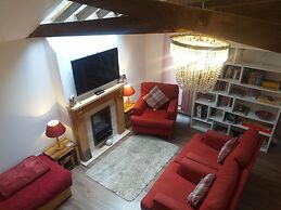 House - Sleeps 2, pet Friendly & Free Parking