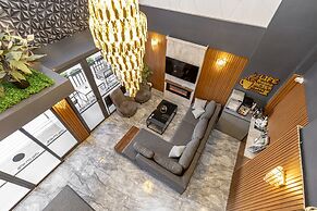 Loyal City Hotel