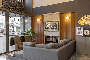 Loyal City Hotel