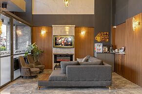 Loyal City Hotel