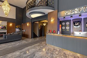 Loyal City Hotel