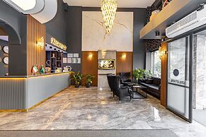 Loyal City Hotel