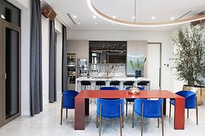 Luxury Penthouse In Downtown
