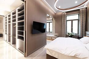 Luxury Penthouse In Downtown
