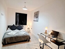 Deluxe 2 Bed Apartment in Uxbridge