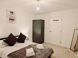 Deluxe 2 Bed Apartment in Uxbridge
