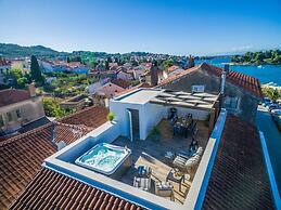 Good Life Deluxe Seafront Apartment