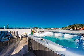 Good Life Deluxe Seafront Apartment