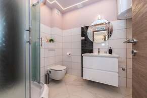 Good Life Deluxe Seafront Apartment