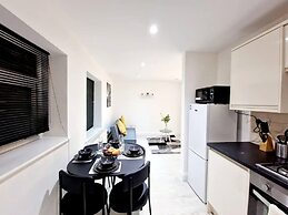 Modern Apartment in Uxbridge