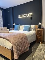 Unique Clifton Apartment on Historic Crescent