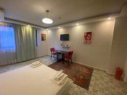 The Red Tent Urban Suites