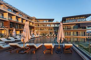 Royal Blue Resort & Residence