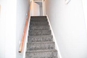 House Sleeps 8 With Garden and Parking