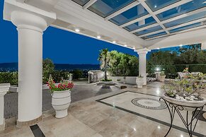 Frido Luxury Villa - 600 Sqm
