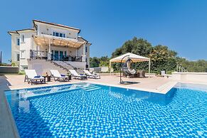 Frido Luxury Villa - 600 Sqm