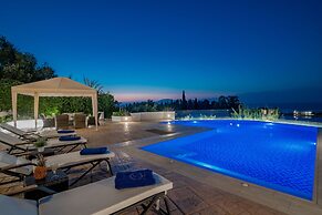 Frido Luxury Villa - 600 Sqm