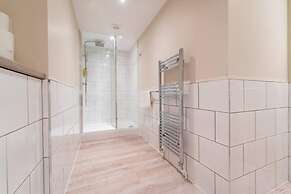 Stylish 3 Bedroom Maisonette