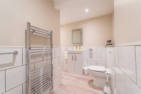 Stylish 3 Bedroom Maisonette