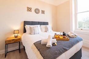 Stylish 3 Bedroom Maisonette