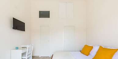 Chiara Modern Apartment by Wonderful Italy