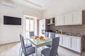 Chiara Modern Apartment by Wonderful Italy