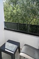 VILA AARON