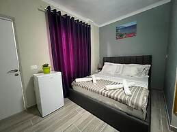 VILA AARON