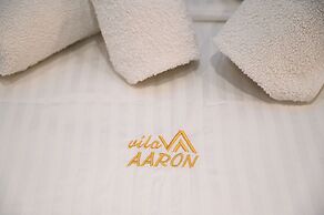 VILA AARON
