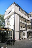 VILA AARON