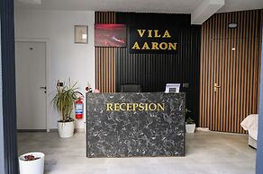 VILA AARON