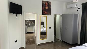 VILA AARON