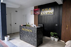 VILA AARON