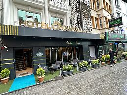 Crowned Plus Hotel