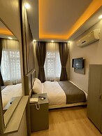 Crowned Plus Hotel