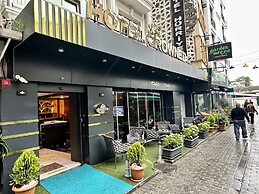 Crowned Plus Hotel