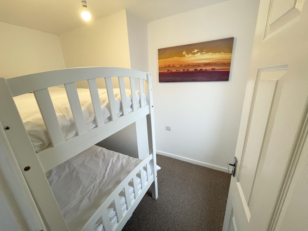 Pool Hill Terrace - Two Bedroom Apartment