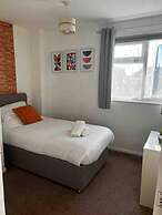 Spacious 3-bed House in Swindon