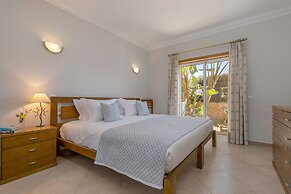 Lakeview Private Garden & Pool