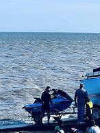 Coopers Beach 3-bed Caravan, Sleeps 8 & Pets Ok