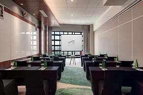 Whiz Luxe Hotel Spazio Surabaya