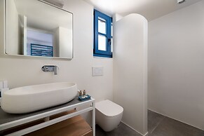 Kalathos Square Luxury Suites