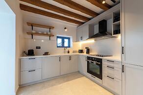 Kalathos Square Luxury Suites