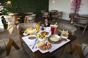 Pyramids Sunrise Inn