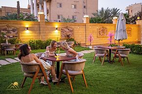 Pyramids Sunrise Inn