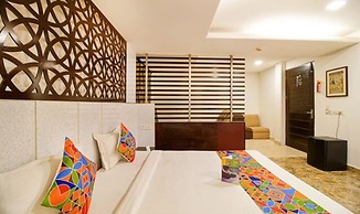 Fabhotel White Klove