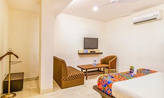 Fabhotel White Klove