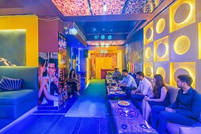 Fabhotel White Klove