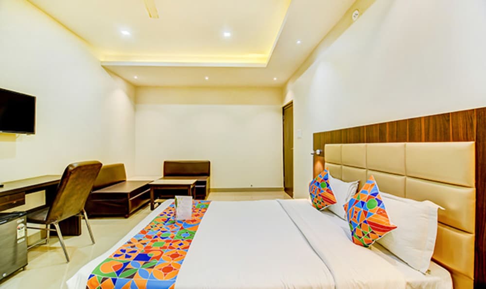 Fabhotel Solitaire Inn