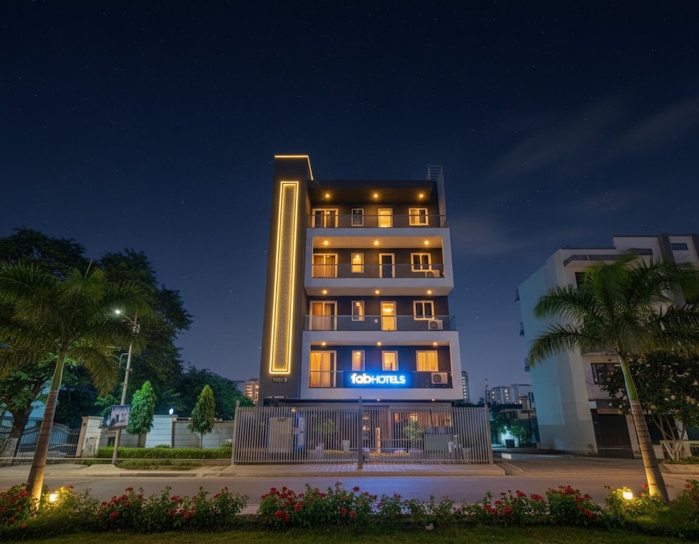 Fabhotel Kiara